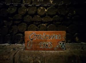 Old-VIntage-Wine-Featured