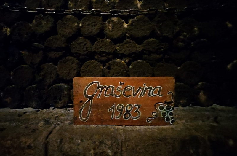 Old-VIntage-Wine-Featured